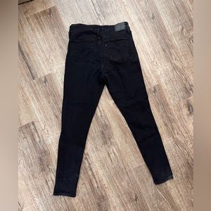 LEVIS 721 HIGH RISE SKINNY 31 super comfortable! Preloved. Great condition!